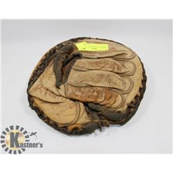 ANTIQUE CATCHERS MITT.