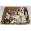 Image 1 : BOX OF ESTATE TRINKET COLLECTIBLE INCL.