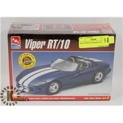 AMT VIPER RT/10 MODEL KIT.