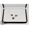 Image 1 : NECKLACE WITH PENDANT- CLEAR
