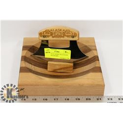 ALASKAN ULU KNIFE ON A STAND W/ CUTTING BOARD