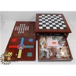 NEW MULTI-GAME BOARD INCLUDED ARE CHESS, SNAKES