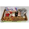 Image 1 : FLAT OF VARIOUS CHRISTMAS ORNAMENTS & DECOR
