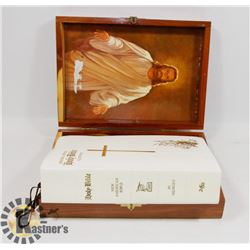WOOD BIBLE BOX WITH VINTAGE MEMORIAL BIBLE