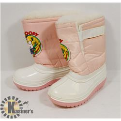 UNUSED PAIR OF SIZE 13 GIRLS "SNOOPY" WINTER BOOTS