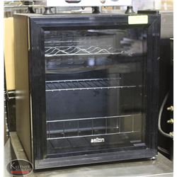 SALTON COUNTERTOP GLASS-DOOR MINI-FRIDGE