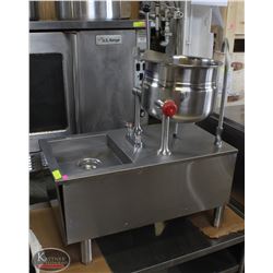 CLEVELAND 6 GALLON TILTING KETTLE ON STAND W/