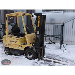 HYSTER H40XMS THREE-STAGE FORKLIFT