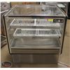 Image 1 : LEADER 3' COMMERCIAL GLASS LIGHT-UP DISPLAY CASE