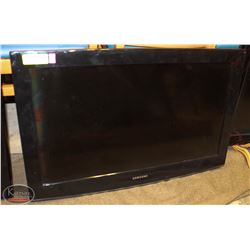 SAMSUNG 32" LCD TV W/ WALLMOUNT & POWERCORD