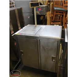 QUEST MOBILE WEIGHT/PORTION STATION WITH SINK WELL