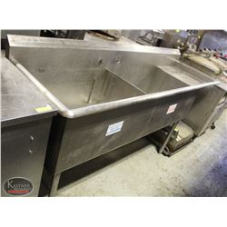 2 COMPARTMENT COMMERCIAL SINK /W FAUCET