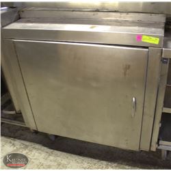 STAINLESS WORKSTATION WITH DOOR