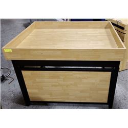 LARGE COMMERCIAL BULK FOOD DISPLAY W/ ADJUSTABLE