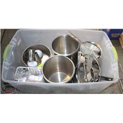 LARGE TOTE INCL. BAKING PANS, POTS, SOUP INSERT,