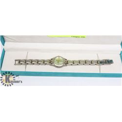 SIGNED DISNEY WINNIE THE POOH LADYS WRIST WATCH