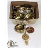Image 1 : BOX OF ASSORTED BRASS