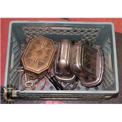CRATE OF VINTAGE ITEMS INCL TOASTERS, WAFFLE IRON
