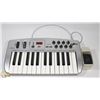 Image 1 : MIDIMAN OXYGEN 8 USB MIDI KEYBOARD CONTROLLER