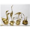 Image 1 : LARGE FLAT OF BRASS BIRD FIGURES.