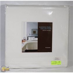NEW HUDSON PARK COLLECTION CHEVRON BLANKET