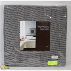 NEW HUDSON PARK COLLECTION GEO DIAMOND BLANKET