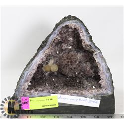 MEDIUM AMETHYST GEODE.