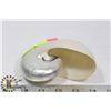 Image 1 : MOTHER OF PEARL SEASHELL