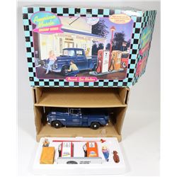 AMERICAN MUSCLE OSCARS GAS STATION 1/18 SCALE