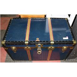 1950S STEAMER TRUNK, 36"X19.75"X21.5".