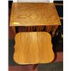 Image 1 : SMALL OAK TABLE (25"X16.5"X24") W/4 FOLDABLE OAK