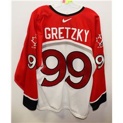 WAYNE GRETZKY SIZE L AUTOGRAPHED TEAM CANADA