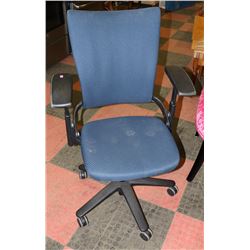 BLUE FABRIC HYDRAULIC LIFT OFFICE CHAIR