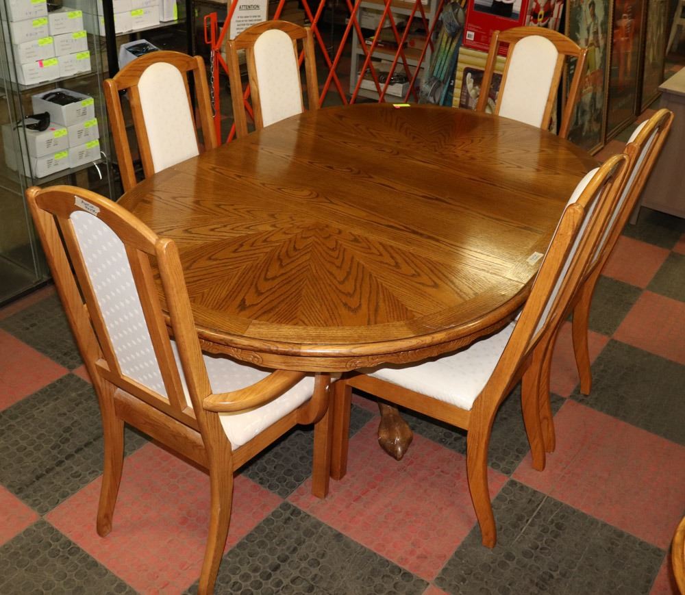 SOLID OAK TABLE WITH CARVED RIM AND INLAID PATTERN