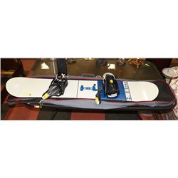SIMS SNOWBOARD WITH SANTA CRUZ BINDINGS & CARRY