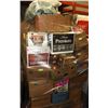 Image 1 : LARGE PALLET OF ESTATE MISC AND COLLECTIBLES