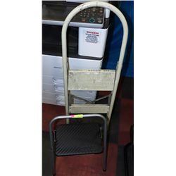 LOT OF 2 ASSORTED STEP STOOLS