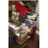 Image 1 : PALLET OF ESTATE MISC AND COLLECTIBLES