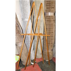 2 ART EASELS, ADJUSTABLE HEIGHT AND COLLAPSIBLE