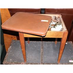 SEWING MACHINE STOOL, 18"X15"X19".