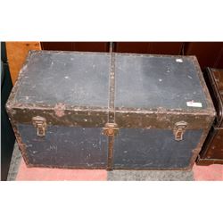 VINTAGE STEAMER TRUNK, 36"X18"X19"
