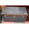 Image 1 : VINTAGE STEAMER TRUNK, 36"X18"X19"