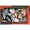 Image 1 : LARGE FLAT OF STAR WARS COLLECTIBLES