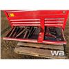 Image 8 : INTERNATIONAL TOOL CHEST & TOOLS