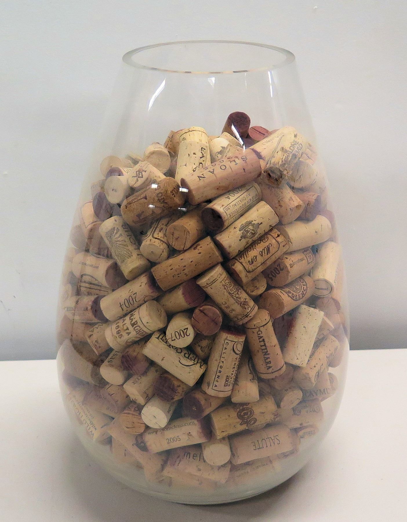 Clear Glass Vase Filled w Assorted Wine Corks 15"H Clear Glass Vase Filled w Assorted Wine Corks 15 H i