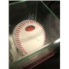 Image 2 : ERNIE BANKS SIGNED BASEBALL (MEDAL OF FREEDOM 2013)
