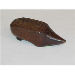 EARLY 19TH CENT. 4 CARVED WOODEN SHOE FORM SNUFF 