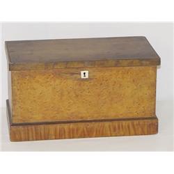 MINIATURE NEW ENGLAND BLANKET BOX W/ DOVETAILED C
