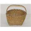 Image 1 : 5 1/2 ROUND SPLINT BASKET W/ STATIONARY WOODEN HA