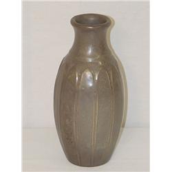 9" HAMPSHIRE POTTERY VASE W/ UNUSUAL MO